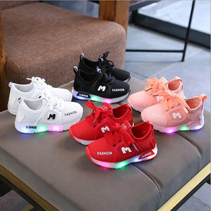 New Children Luminous Shoes Boys Girls Sport Running Shoes Baby Flashing Lights Fashion Sneakers Toddler Little Kid LED Sneakers