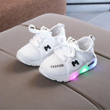 Load image into Gallery viewer, New Children Luminous Shoes Boys Girls Sport Running Shoes Baby Flashing Lights Fashion Sneakers Toddler Little Kid LED Sneakers