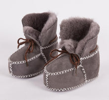 Load image into Gallery viewer, New Keep warm winter Genuine Leather Wool fur baby boy boots toddler girls soft Moccasins shoes with plush Sheepskin booties